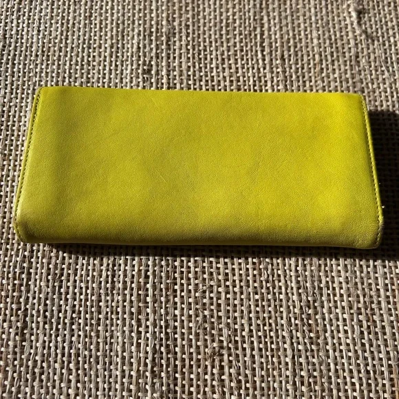 Longchamp Le Pliage Cuir Zip Around Yellow Leather Wallet. - Picture 3 of 11